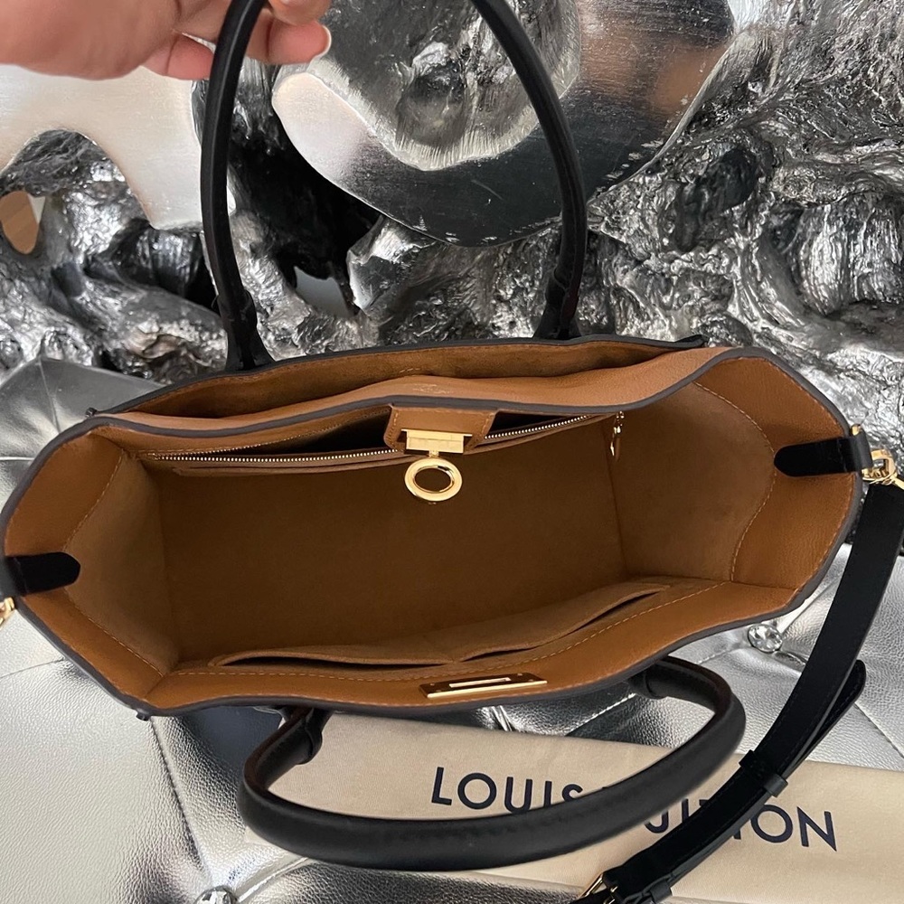 Louis Vuitton Onmyside Shoulder Bag - Picture 9 of 12